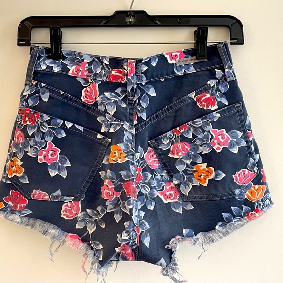 Citizens of Humanity floral denim shorts (sz 24) - Picture 2 of 6